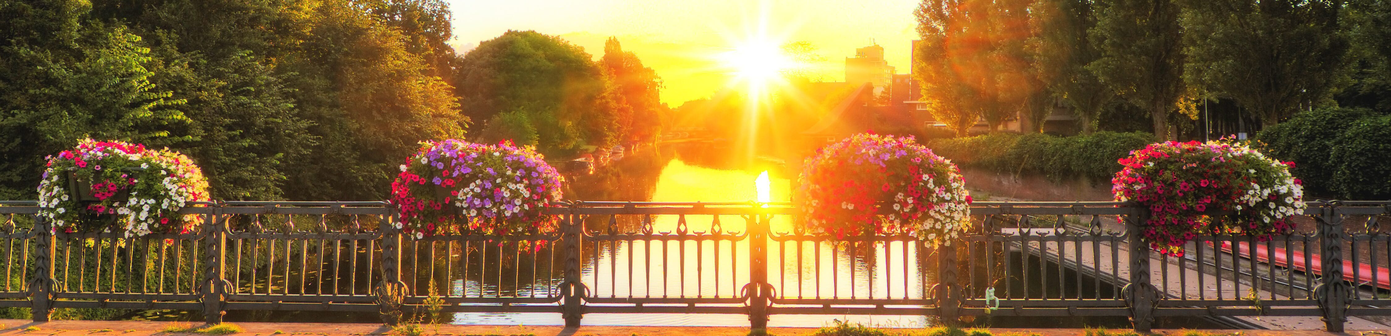 canal light canal light